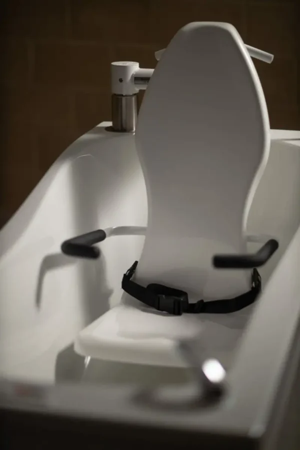 Astor Compact Fixed Height Bath with Powered Seat - Image 2